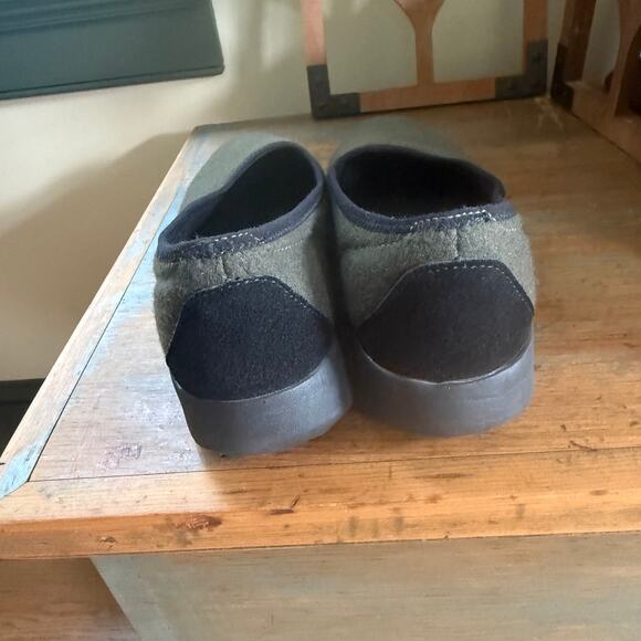 Duluth Trading Co Women Hawk Ridge Slip On Comfort Shoe SZ 9.5 Green Wool Blend - Picture 5 of 8